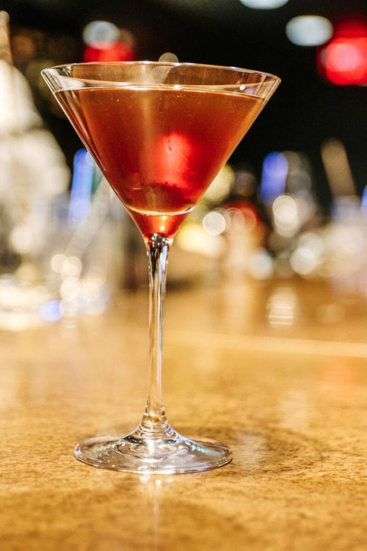 Jockey Silks Bourbon Bar: Downtown Louisville Bourbon Bars + Cocktails, Galt House Hotel, shot by JC Phelps of JCP Eats