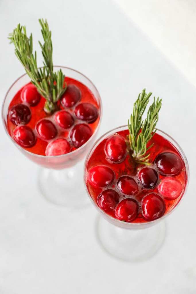 Poinsettia Cocktail with Champagne and Cranberry