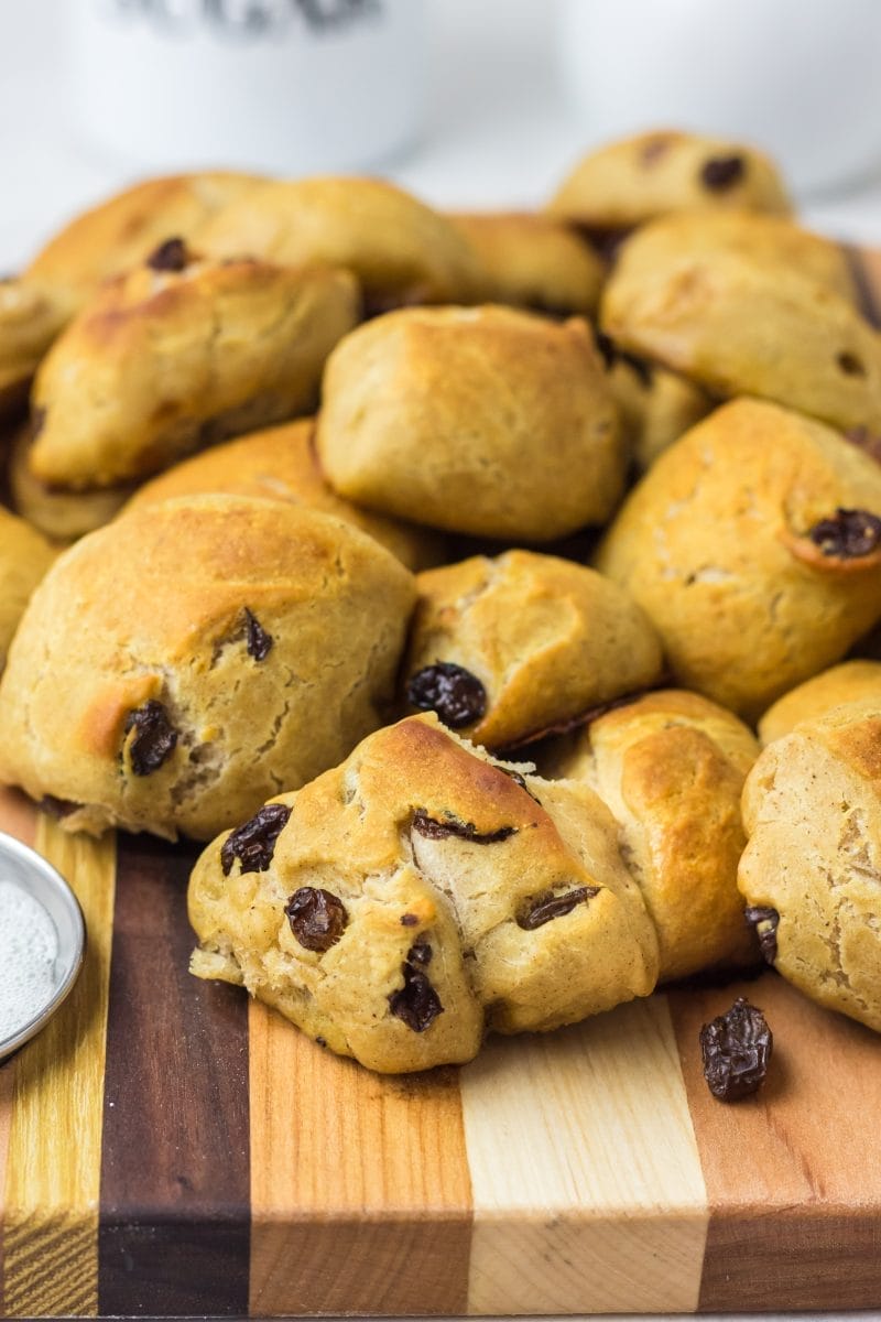 Cinnamon Raisin Pretzel Bites