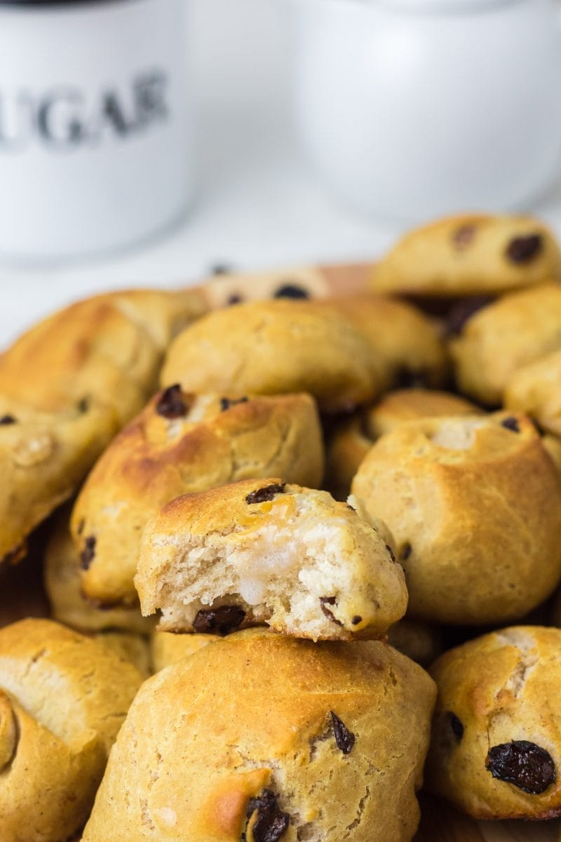 Cinnamon Raisin Pretzel Bites