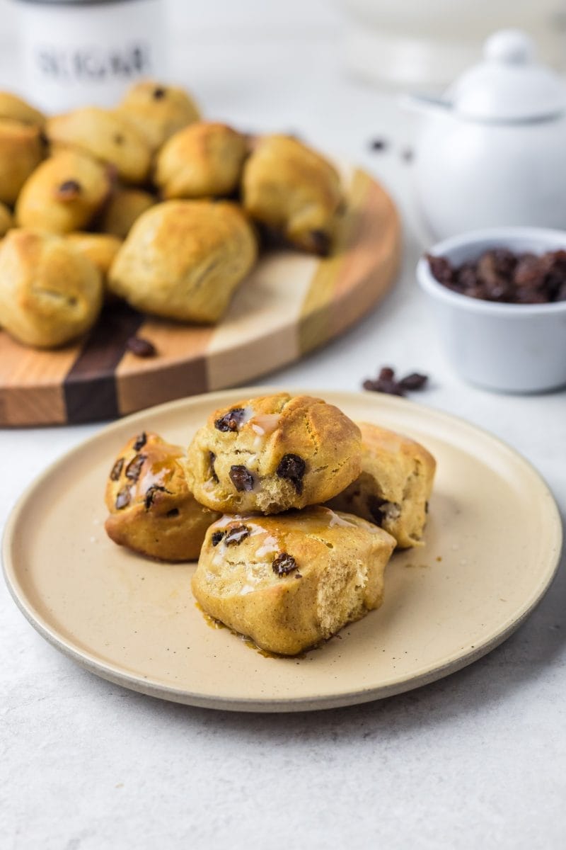 Cinnamon Raisin Pretzel Bites
