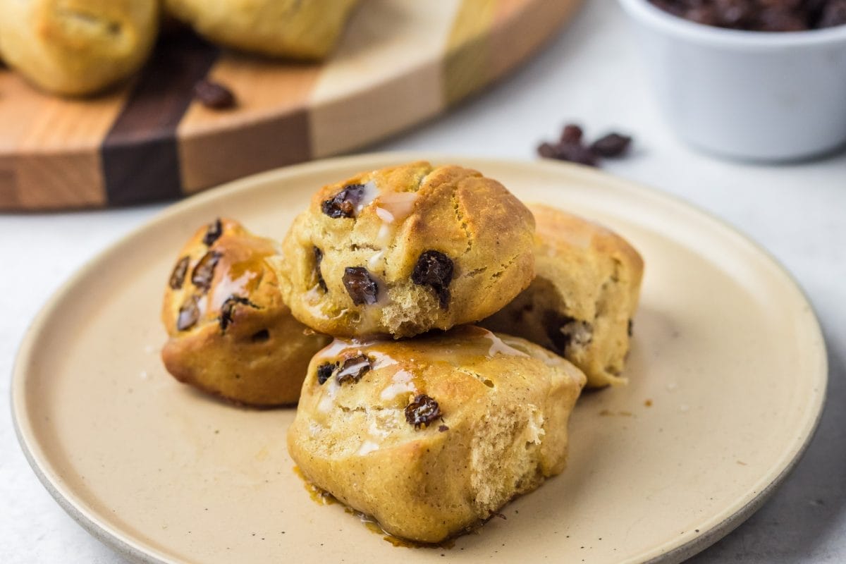 Cinnamon Raisin Pretzel Bites